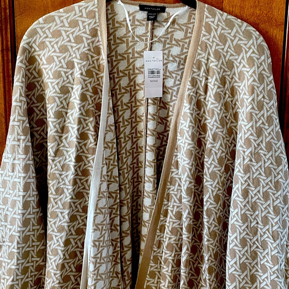 Lightweight Ann Taylor wrap. NWT.